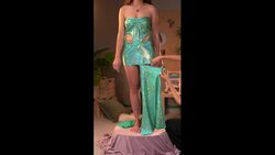 She made the dress directly on her… no patterns, no rules! Instructional Video