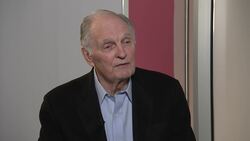 Living with Parkinson's disease, SAG honoree Alan Alda has no plans to retire News Clip
