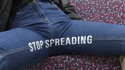CLEAN : Berlin activists show manspreaders who wears the trousers News Clip
