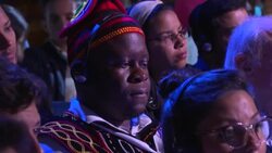 VOICED : El papa firma con los jóvenes un pacto para "una economía de paz" News Clip