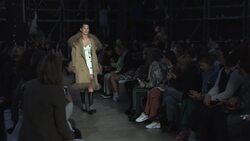 Gigi Hadid walks Burberry fashion show News Clip