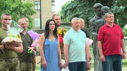 CLEAN : Life goes on as Ukraine army holds war weddings News Clip