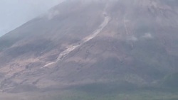 CLEAN : Volcano: Indonesia's Mount Semeru and observatory post News Clip