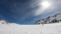 4K one man cross country skiing on trail in mountains, audio Stock Footage