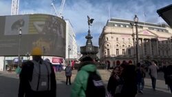 CLEAN : Londoners react to Elizabeth II's 'Queen Camilla' announcement on day of Platinum Jubilee News Clip