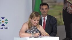 CLEAN : France's Macron meets Beninese youth News Clip