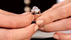 What Is an Oval Cut Diamond? Instructional Video
