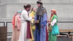 Crowds gather in Trafalgar Square to watch play, Passion of Jesus News Clip