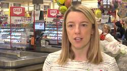 US grocers installing barriers amid virus outbreak Instructional Video