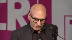 Patrick Stewart gives speech at anti-Brexit rally Instructional Video
