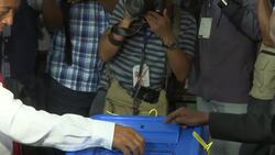 Ravalomanana votes in Madagascar presidnetial election Instructional Video