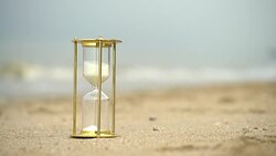 4k Sand clock on the beach, business concept teamwork & time management Stock Footage