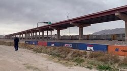 CLEAN : Venezuelan migrants lament new container wall on US-Mexico border News Clip