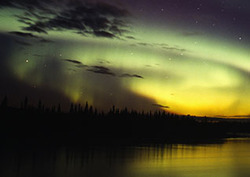 Auroras boreales: colores extraordinarios desde reacciones químicas Instructional Video