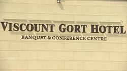 Hotels say rooms sitting empty as Manitoba evacuees wait in shelter News Clip