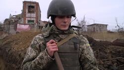 Ukraine soldiers on high alert in frontline town Instructional Video