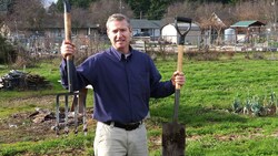 Choosing the Right Garden Tools for Your Vegetable Garden Instructional Video