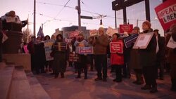 CLEAN : Impeachment: people rally in Ohio on eve of House vote News Clip