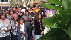 CLEAN : Los Angeles Lakers fans pay tribute to Kobe Bryant News Clip