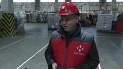 VOICED : Los carteros de Leópolis siguen entregando paquetes pese a la guerra News Clip