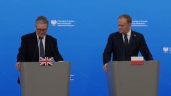 Starmer and Tusk hold a press breifing after meeting News Clip