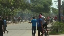 CLEAN : Opposition and pro govt protesters clash in Santa Cruz News Clip
