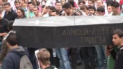 CLEAN: Greek economy under renewed pressure News Clip