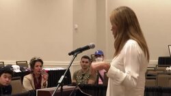 CLEAN : Caitlyn Jenner meets Californians voters two weeks ahead of Governor recall election News Clip