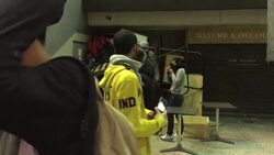 CLEAN : Climate activists occupy Paris mall News Clip