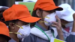 CLEAN : Scores protest over Delhi air pollution News Clip