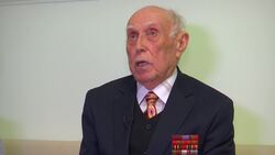 Holocaust survivor marks Hannukah start in Moscow News Clip