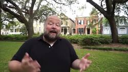 How to Deal with a Crisis on Social Media Instructional Video