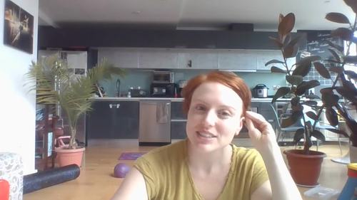 Preview of Spanish Yoga Video- El verano- juego con el dado- numeros 1-6 con Señorita Lara