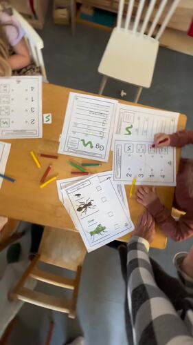 Bilingual Letter G & Gusano Math | Measurement & Counting | La Letra G