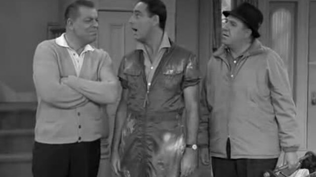The Lucy Show - S1E18: Lucy and Viv Put in a Shower