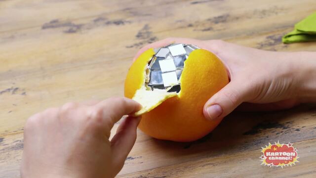 Using Discs, Slime And Glitter To Make a Strange Cocktail