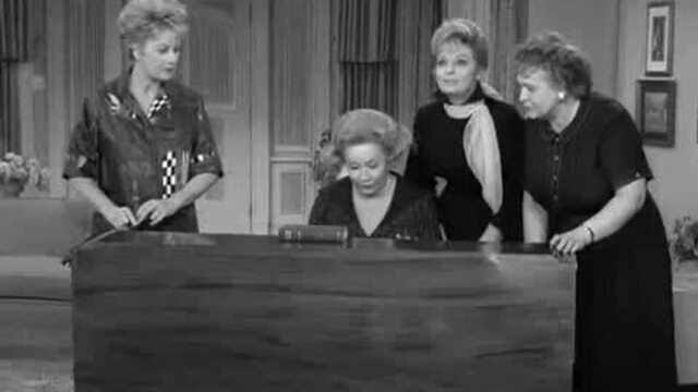 The Lucy Show - S1E19: Lucy's Barbershop Quartet