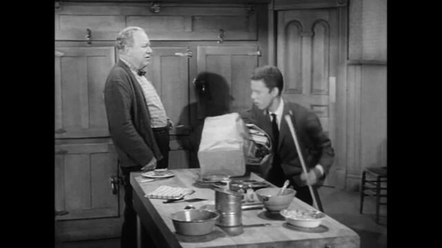 Petticoat Junction - S1E11: Uncle Joe's Replacement